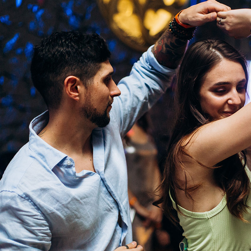 SALSA, DANSE LATINE
CONNEXION, FOOTWORK ET STYLING
