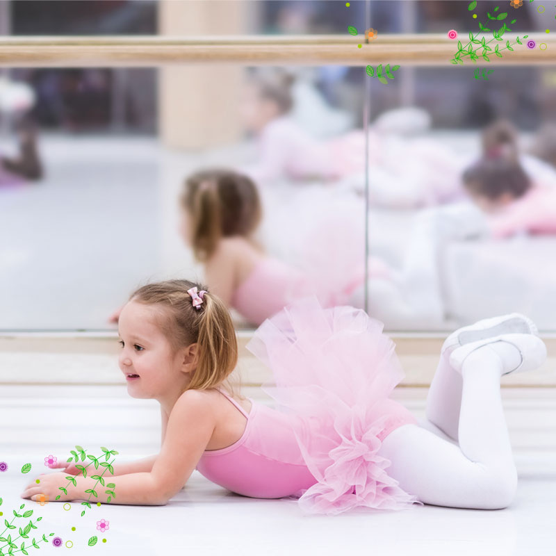 Cours d'exploration et d'initiation au Ballet classique pour les enfants de 3 ½ à 4 ½ ans, de l’école Enfant Danse de Studio Danse Montréal